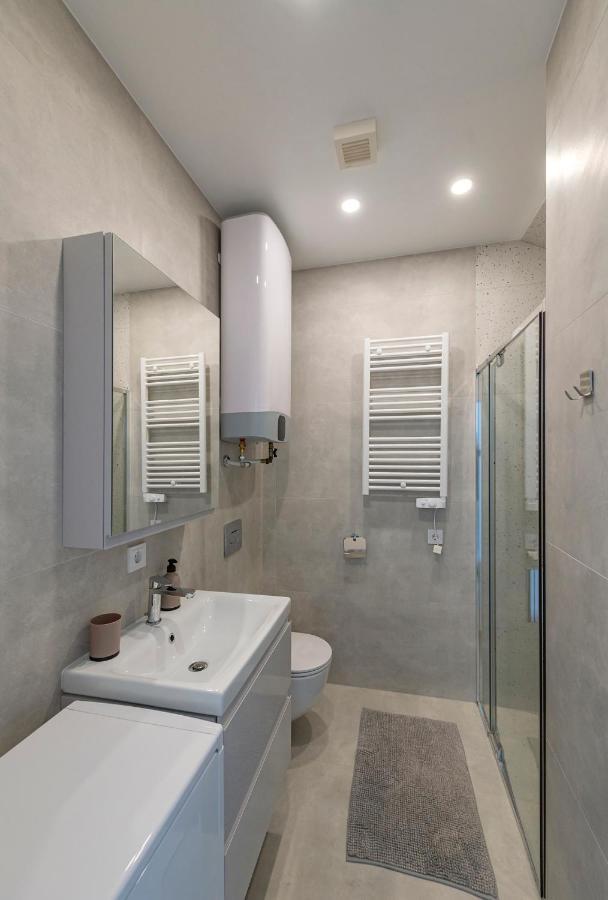 White 1 Bd Old Town Apartment By Hostlovers Kaunas Exterior photo